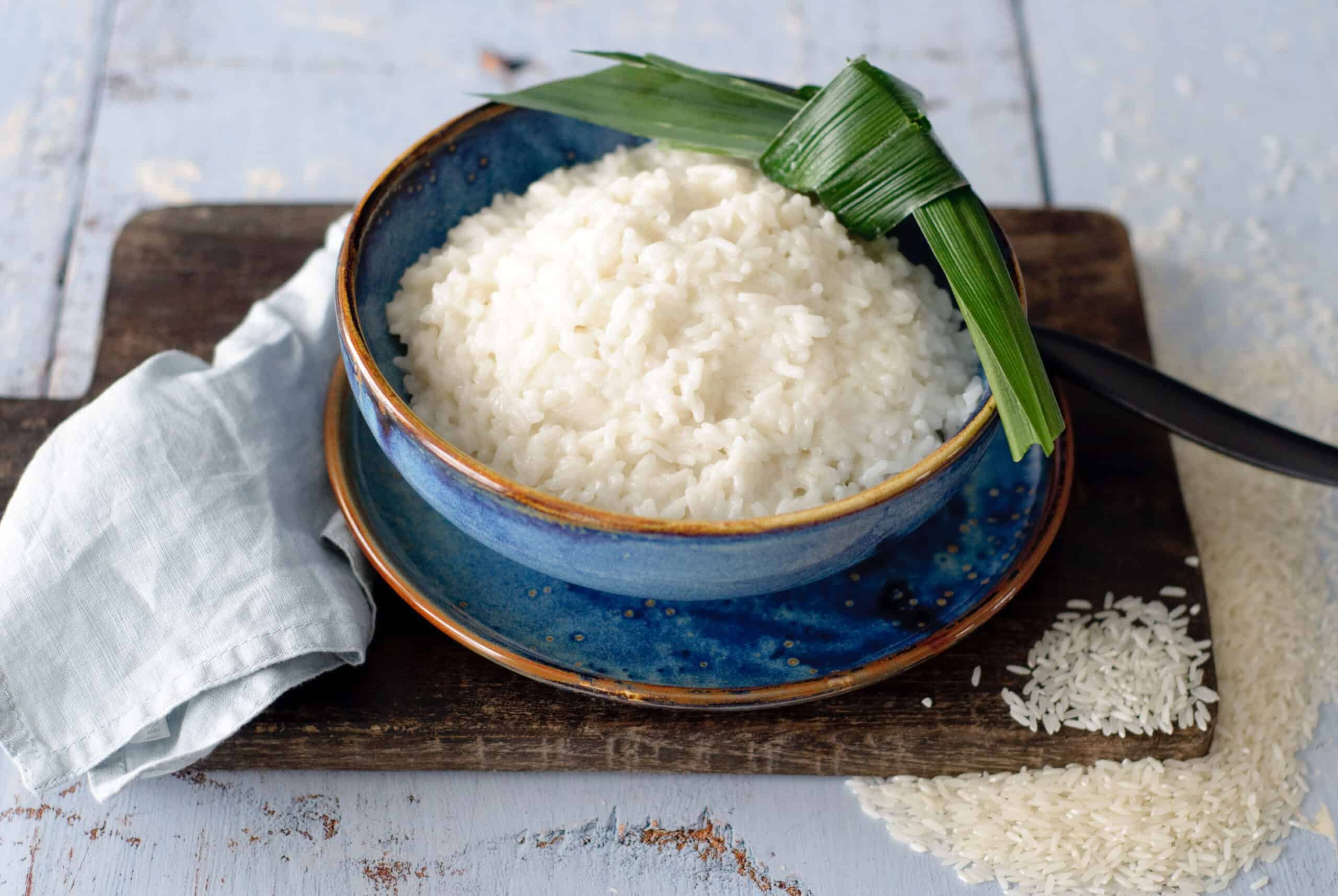 Rijst koken in kokosmelk