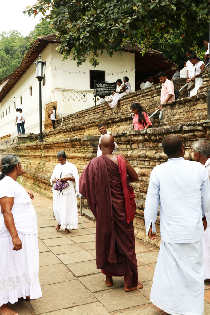 Offer brengen Tempel van de tand Kandy