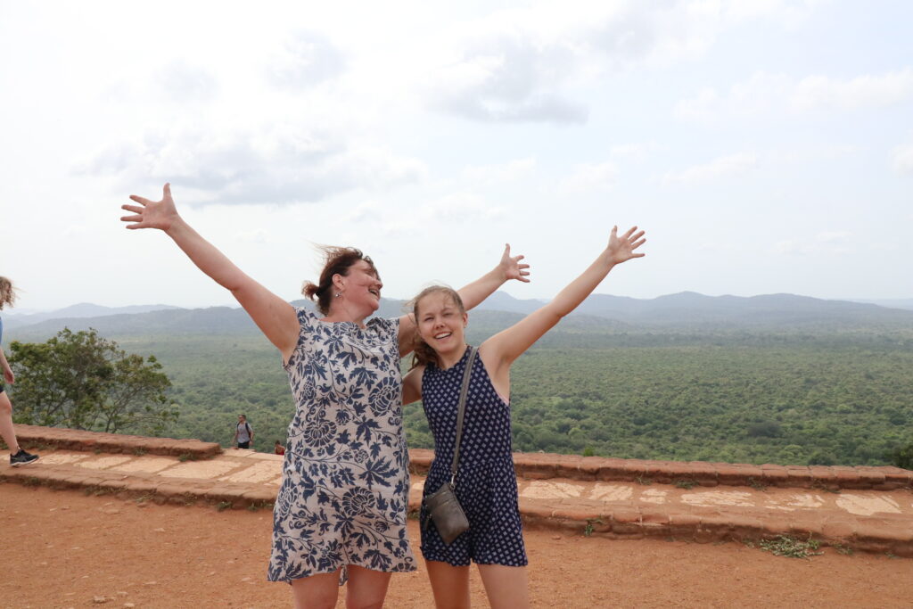 We made it! Bovenop de Sigirya rots.